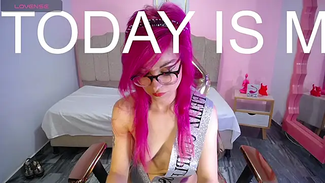 Snapshot of abril_ch_ chatting on 09.25.25 abril ch online show from 09.25.25