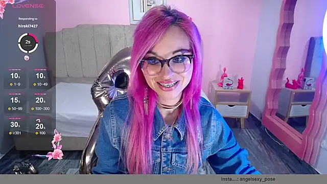 Snapshot of abril_ch_ chatting on 10.13.25 abril ch online show from 10.13.25