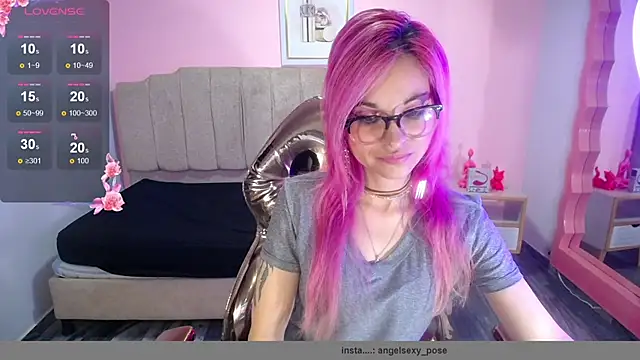 Snapshot of abril_ch_ chatting on 10.15.25 abril ch online show from 10.15.25