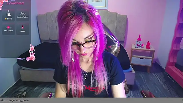 Snapshot of abril_ch_ chatting on 10.22.25 abril ch online show from 10.22.25