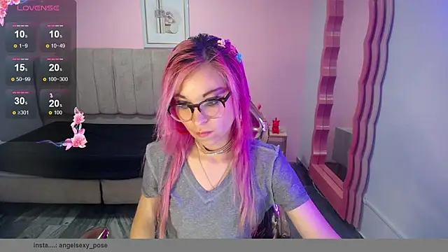 Snapshot of abril_ch_ chatting on 10.25.25 abril ch online show from 10.25.25