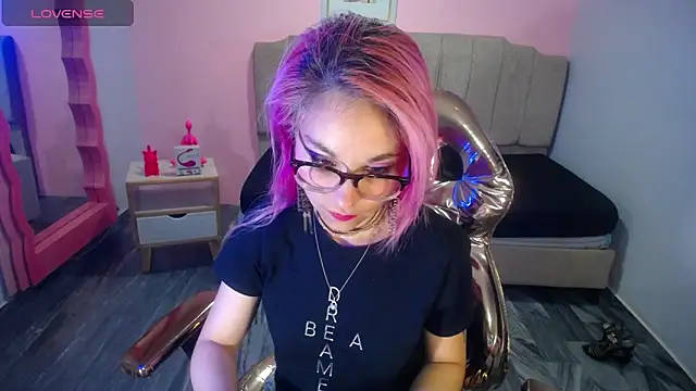 Snapshot of abril_ch_ chatting on 11.06.25 abril ch online show from 11.06.25