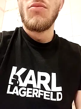 Snapshot of hoot_denis28 chatting on 03.23.25 hoot denis28 online show from 03.23.25