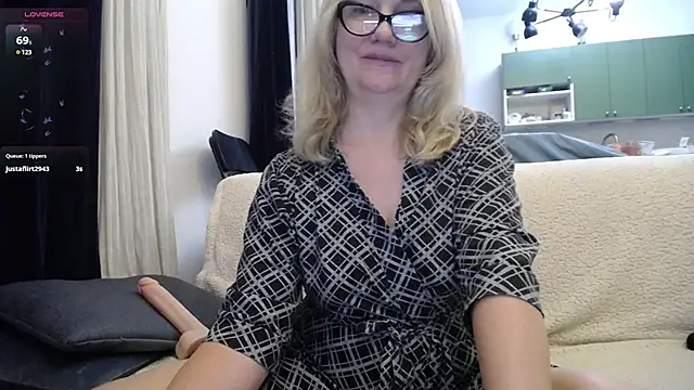 Blond Woman online show from 01.29.25