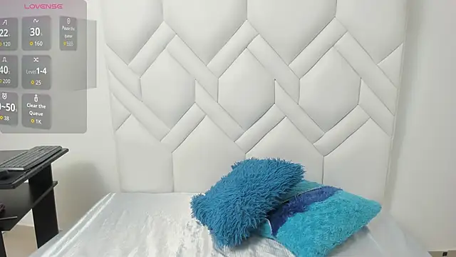 Snapshot of Analia18_ chatting on 11.12.25 Analia18 online show from 11.12.25