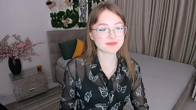 Snapshot of SereneFlame chatting on 02.04.25 SereneFlame online show from 02.04.25