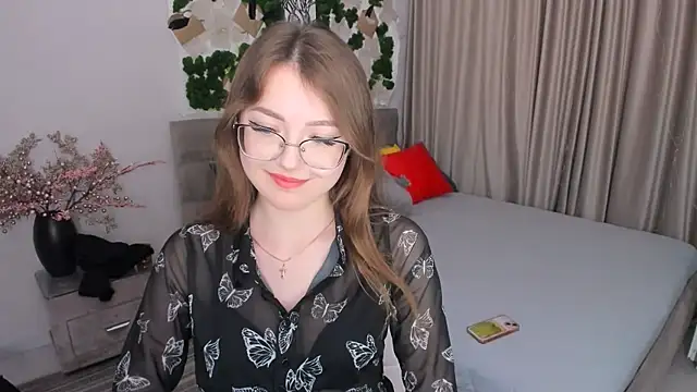 Snapshot of SereneFlame chatting on 02.04.25 SereneFlame online show from 02.04.25