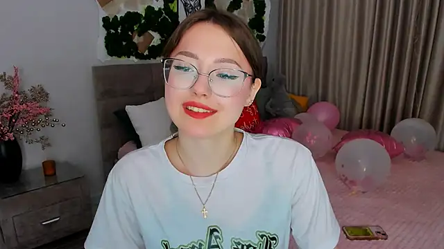 Snapshot of SereneFlame chatting on 02.25.25 SereneFlame online show from 02.25.25