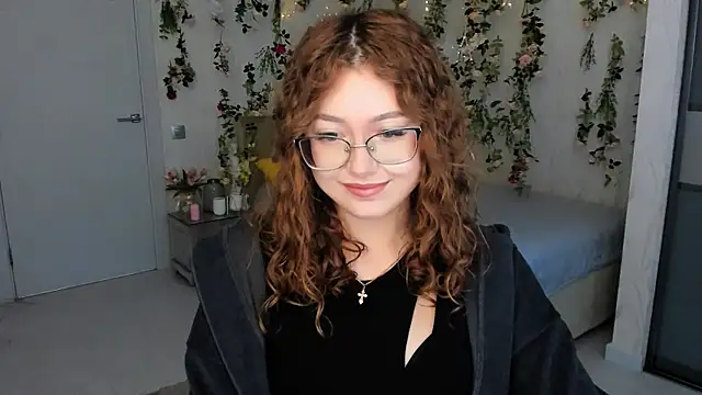 Snapshot of SereneFlame chatting on 09.17.25 SereneFlame online show from 09.17.25