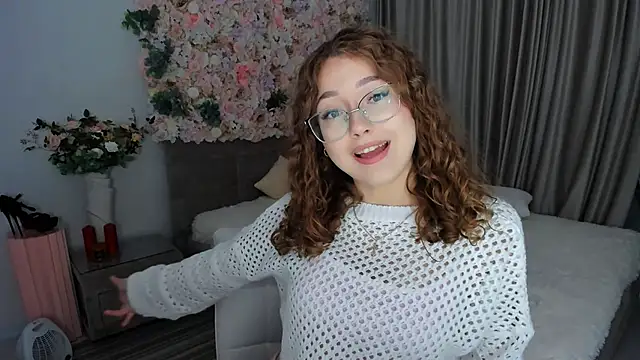 Snapshot of SereneFlame chatting on 09.23.25 SereneFlame online show from 09.23.25