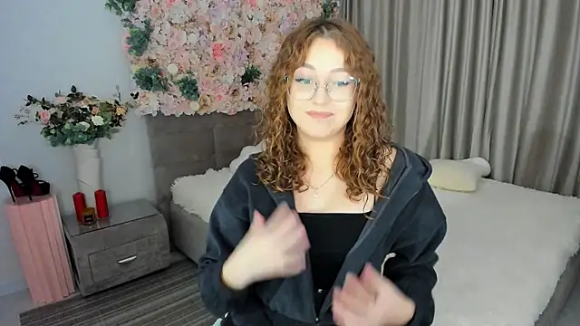 Snapshot of SereneFlame chatting on 10.12.25 SereneFlame online show from 10.12.25