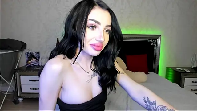 NancyLovee  online show from 02.22.25