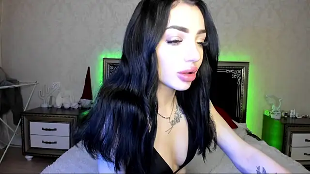 NancyLovee  online show from 02.28.25