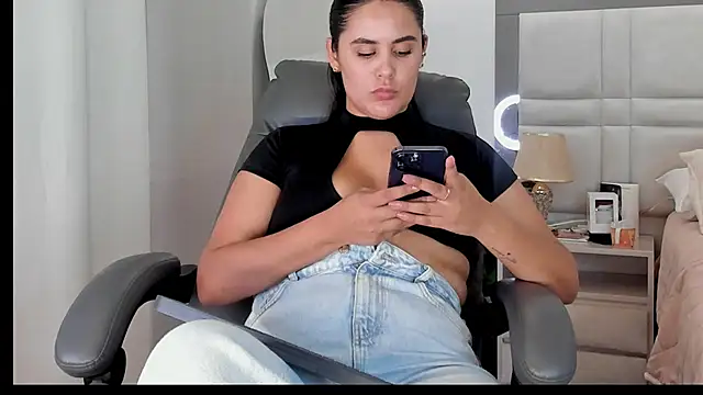 LexyRobert online show from 11.09.25