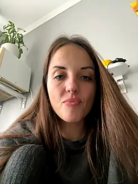 Snapshot of AmiLavs chatting on 10.15.25 AmiLavs online show from 10.15.25