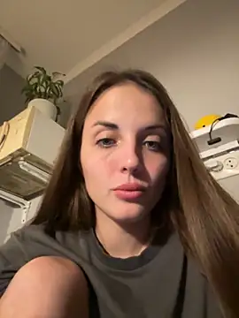 Snapshot of AmiLavs chatting on 10.21.25 AmiLavs online show from 10.21.25