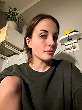 Snapshot of AmiLavs chatting on 10.23.25 AmiLavs online show from 10.23.25