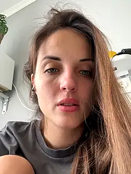 Snapshot of AmiLavs chatting on 10.30.25 AmiLavs online show from 10.30.25