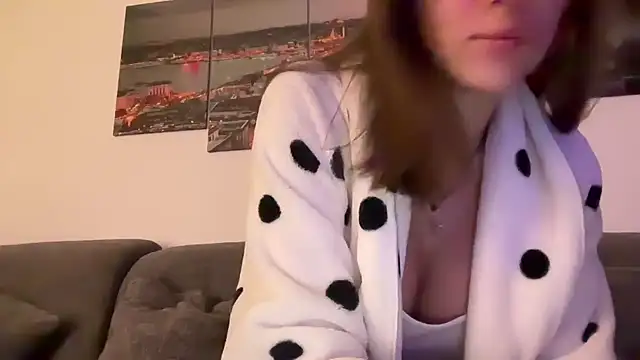 EmilyWi  online show from 10.17.25