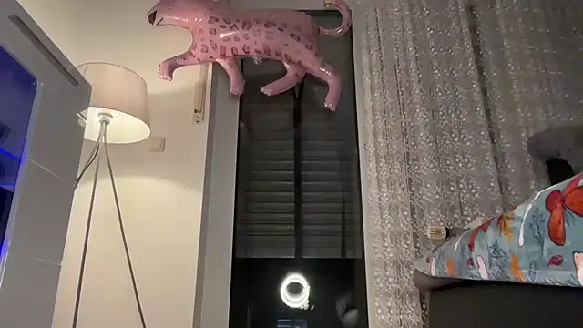 EmilyWi  online show from 12.16.25