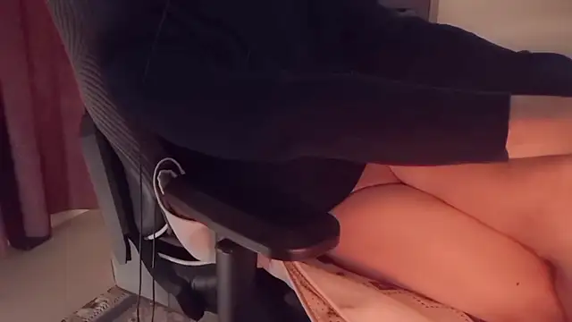 meow199410 online show from 10.28.25