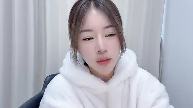 chloe-01 online show from 12.06.24