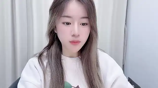 chloe-01 online show from 01.14.25