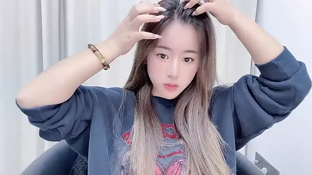 chloe-01 online show from 01.16.25