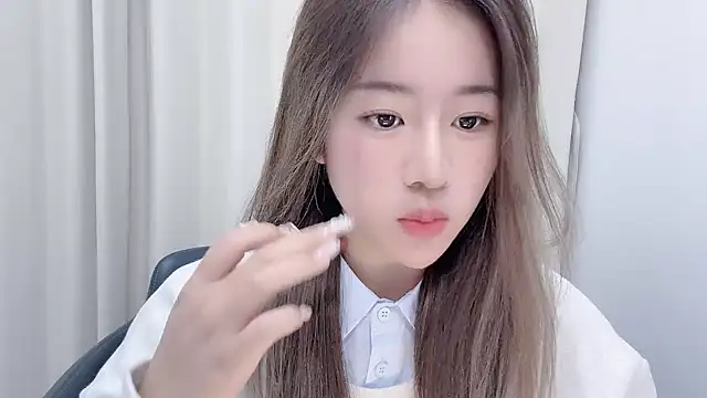 chloe-01 online show from 01.22.25