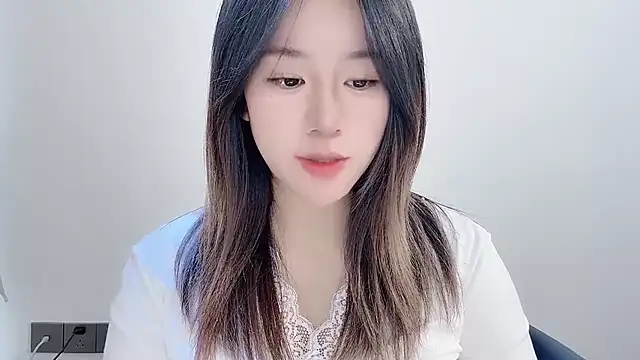 chloe-01 online show from 11.20.25