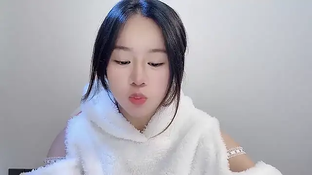 chloe-01 online show from 11.23.25