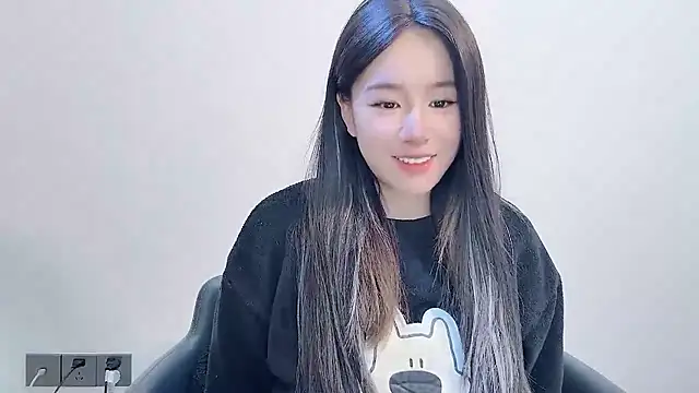 chloe-01 online show from 12.14.25