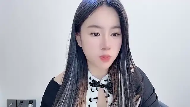 chloe-01 online show from 12.16.25