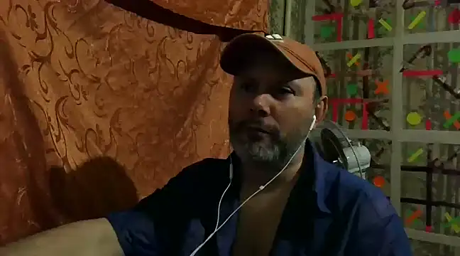 Snapshot of AgnichBan chatting on 12.26.24 AgnichBan online show from 12.26.24