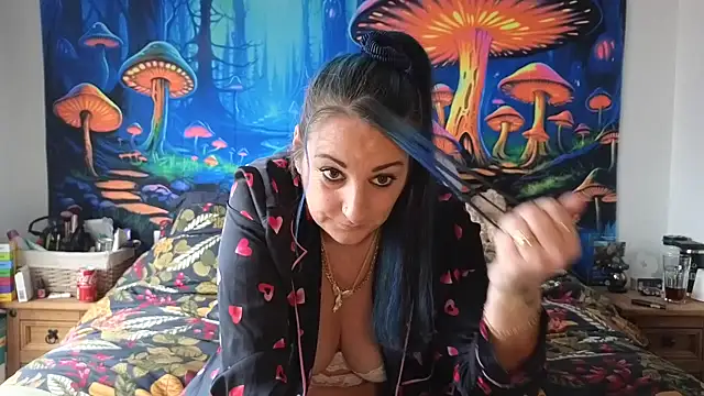 tattoomilf86 online show from 12.31.24