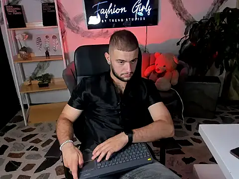 MaximusDick1  online show from 12.20.25