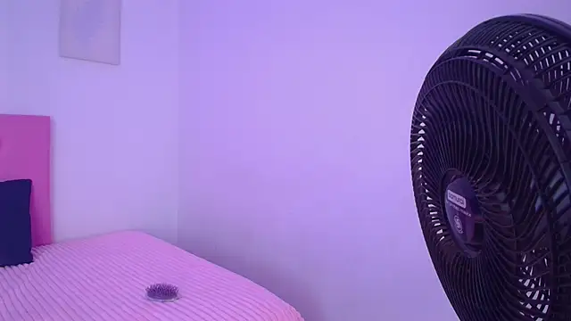 issa kitty online show from 01.25.25
