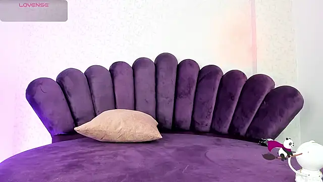 Snapshot of sofi_soft_ chatting on 10.17.25 sofi soft online show from 10.17.25