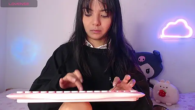 Snapshot of sofi_soft_ chatting on 11.11.25 sofi soft online show from 11.11.25