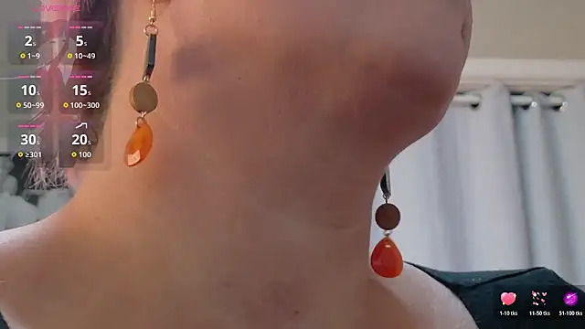 Luna1984 online show from 10.23.25