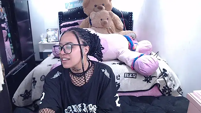 Snapshot of devi_black13_ chatting on 04.05.26 devi black13 online show from 04.05.26