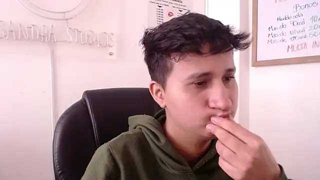 Snapshot of Im_Milan_Rs chatting on 04.05.26 Im Milan Rs online show from 04.05.26