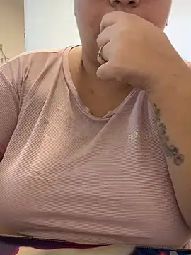 Snapshot of carola_hotwife chatting on 06.08.26 carola hotwife online show from 06.08.26