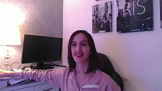 Snapshot of Ambar_Roux_ chatting on 01.12.25 Ambar Roux  online show from 01.12.25