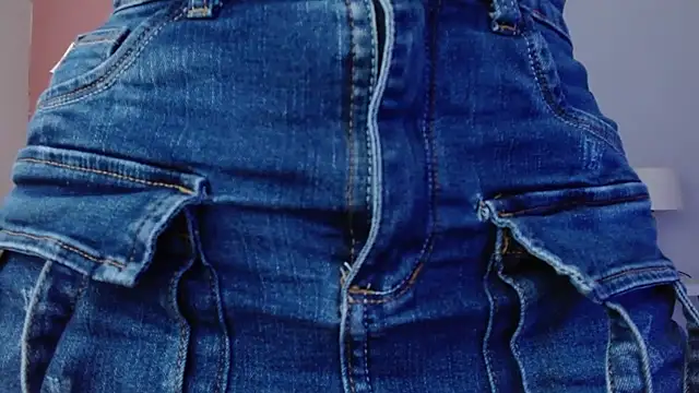 Snapshot of Ambar_Roux_ chatting on 01.18.25 Ambar Roux  online show from 01.18.25