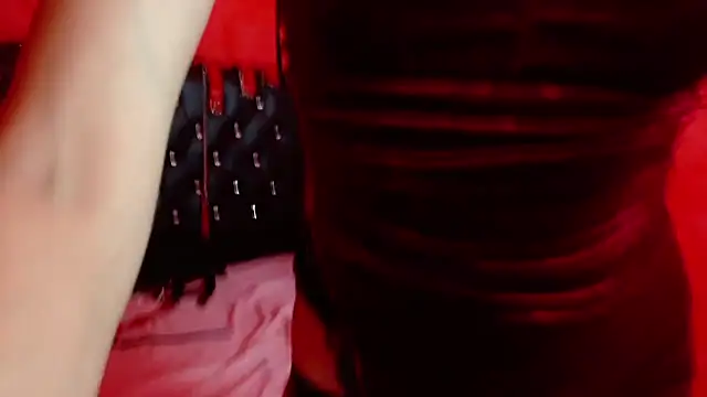 Snapshot of Ambar_Roux_ chatting on 02.05.25 Ambar Roux  online show from 02.05.25