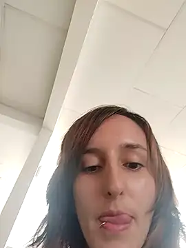 Snapshot of Ambar_Roux_ chatting on 10.30.25 Ambar Roux  online show from 10.30.25