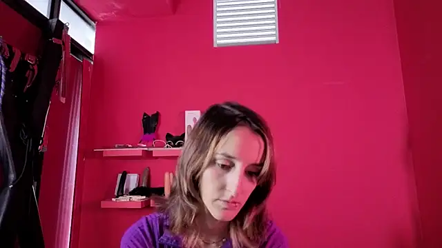 Ambar Roux  online show from 12.15.25