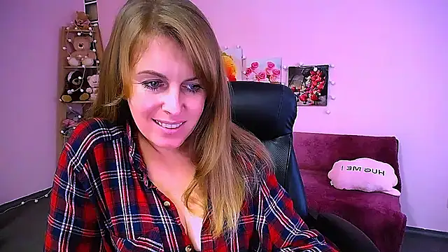 Hot Milady online show from 12.15.25