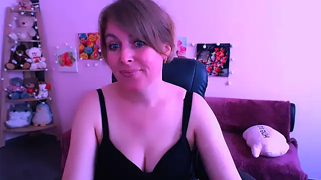 Snapshot of Hot_Milady chatting on 04.30.26 Hot Milady online show from 04.30.26